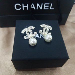 Fashion White Pearl Earrings